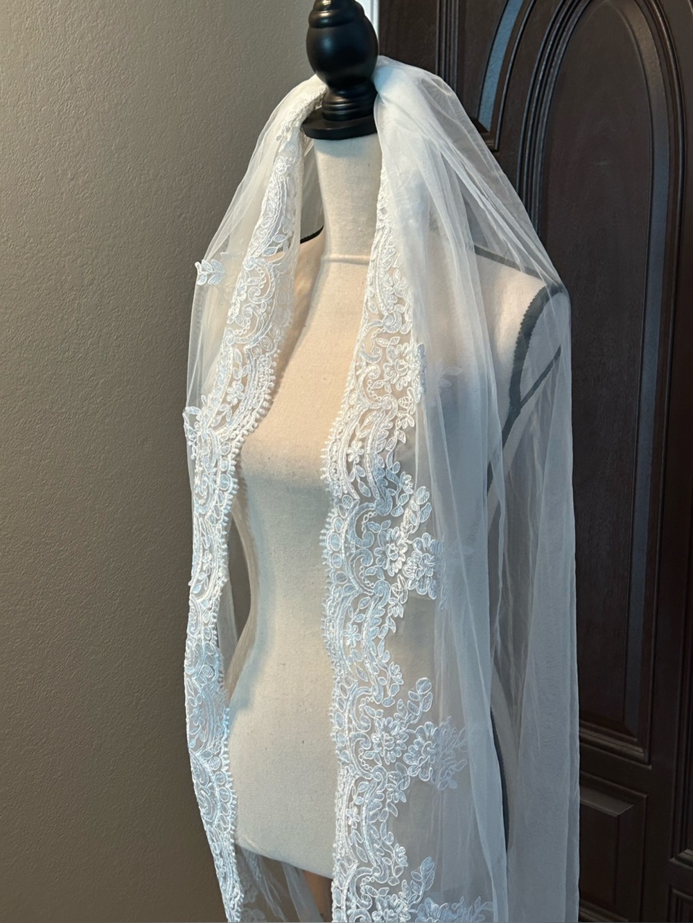 White Tulle Applique Cathedral Bridal Veil